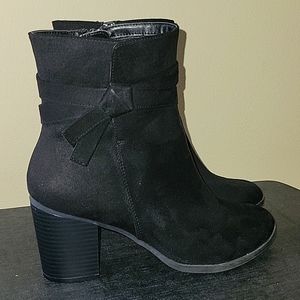 Like New Black Suede American Eagle Ankle Boots Size 8 1/2
